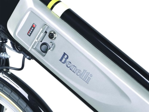 Benelli Classica Retro Battery Charging Black